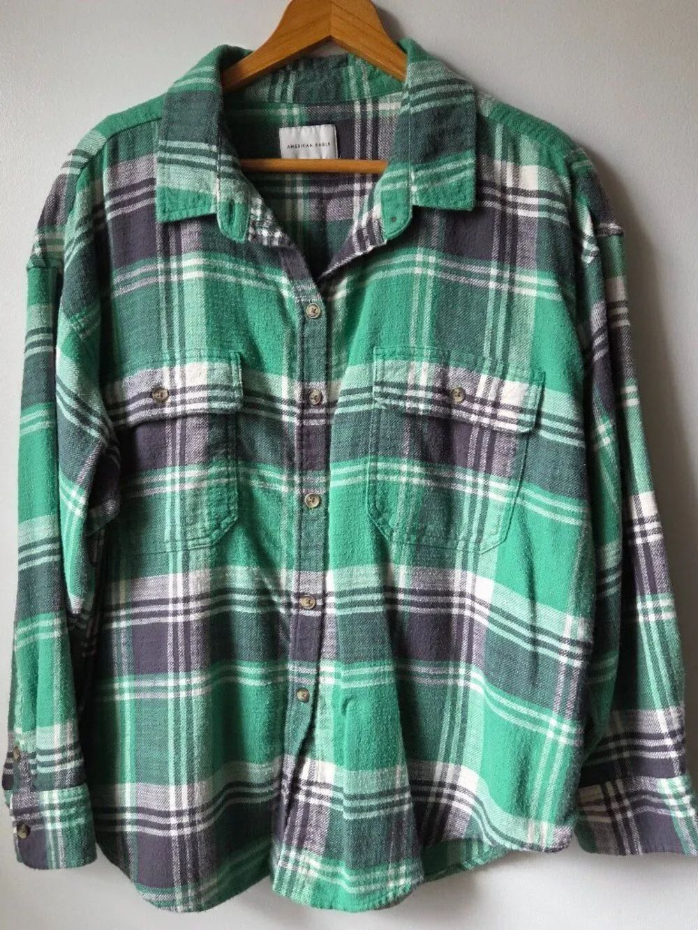EUC AMERICAN EAGLE OUTFITTERS GREEN GREY WHITE PLAID BUTTONED SHIRT SZ L WMNS